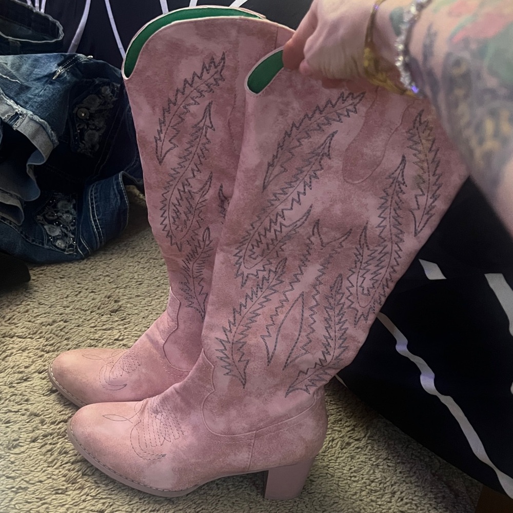 Elegant Pink Heeled Cowboy Boots